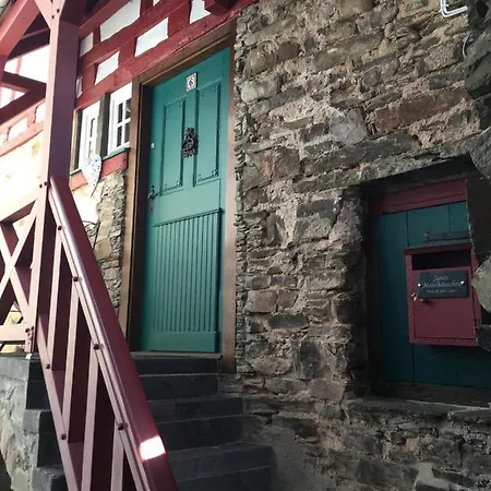 Janas Moselhauschen *