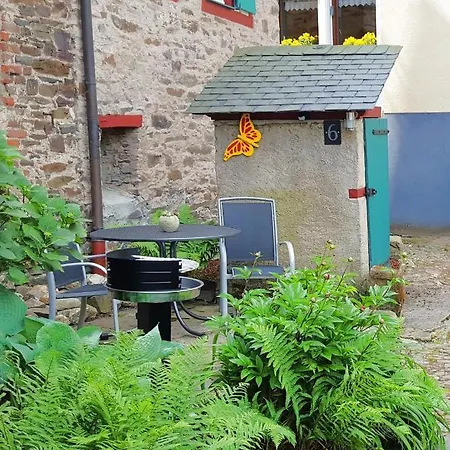 Janas Moselhauschen *